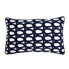 Tkano Чехол для подушки с принтом twirl темно-синего цвета и декоративной окантовкой cuts&amp;pieces, 30х50 см